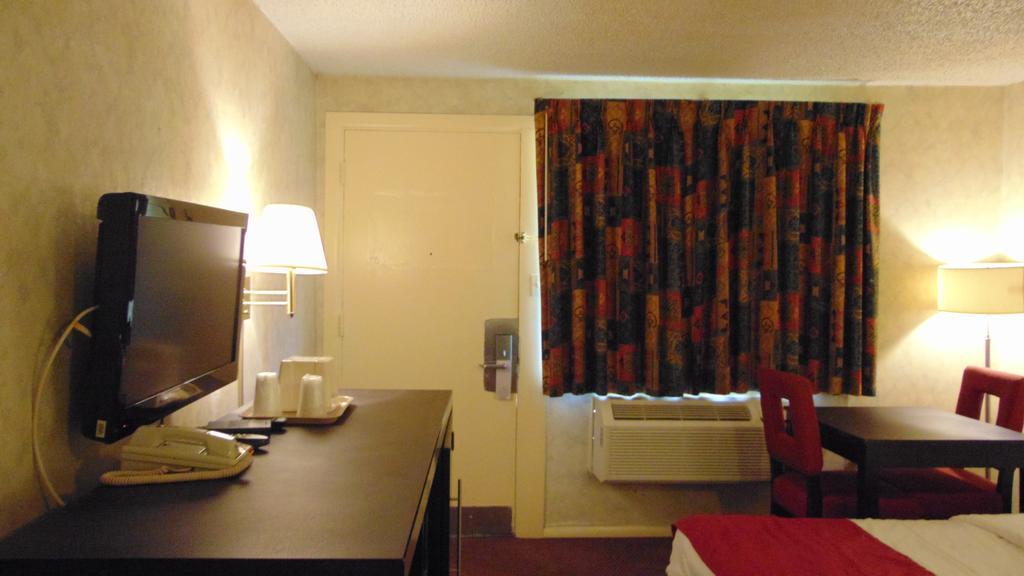 Oceanside Lodge Marmora Bagian luar foto